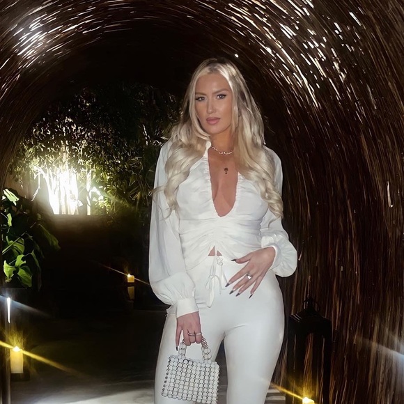 Cream Textured V Neck Ruched Long Sleeve Top - Picture 6 of 7